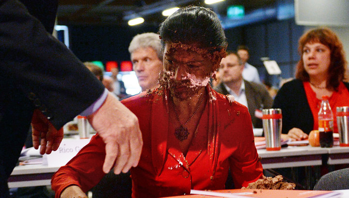 Сару Вагекнехт атаковали шоколадным тортом (видео)