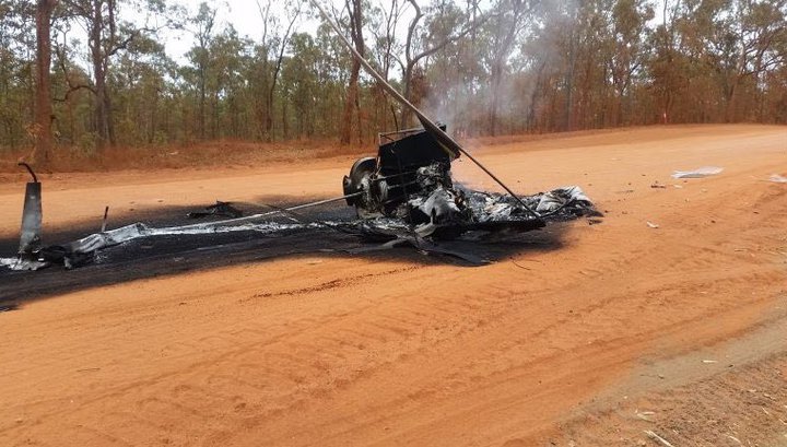 В Австралии корова сбила вертолёт Xw_1308557