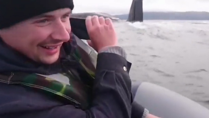 Рыбаки покрыли матом всплывшую перед их носом подводную лодку. Видео
