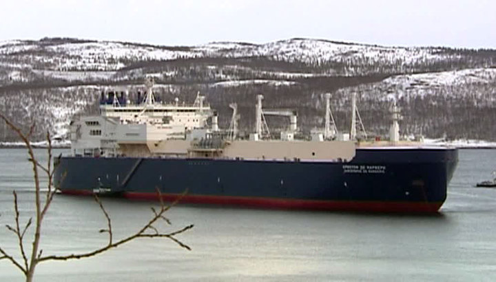 Уникальный танкер, построенный в Корее, пришел  в Мурманск