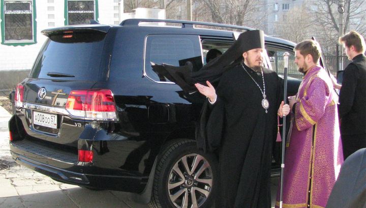 Оправдываясь за роскошную машину, епископ из России сравнил себя с Иисусом