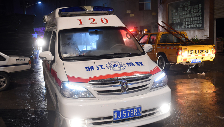 Обрушение крыши бара в Китае: число жертв увеличилось до двух человек, 83 ранены