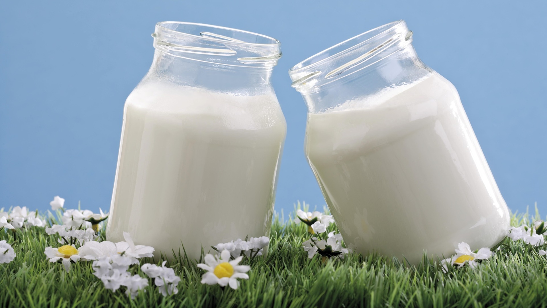 Молочная продукция йогурты