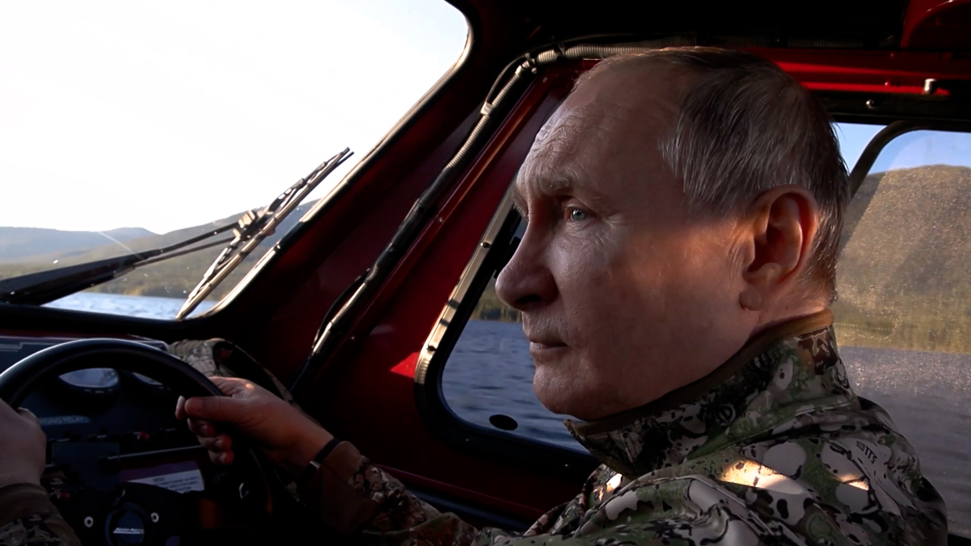 Путин в палатке с Шойгу 2021