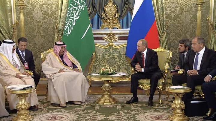 Знаковый визит: король Саудовской Аравии впервые приехал в Россию