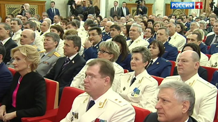Путин поздравил работников прокуратуры с праздником Путин поздравил работников прокуратуры с праздником
