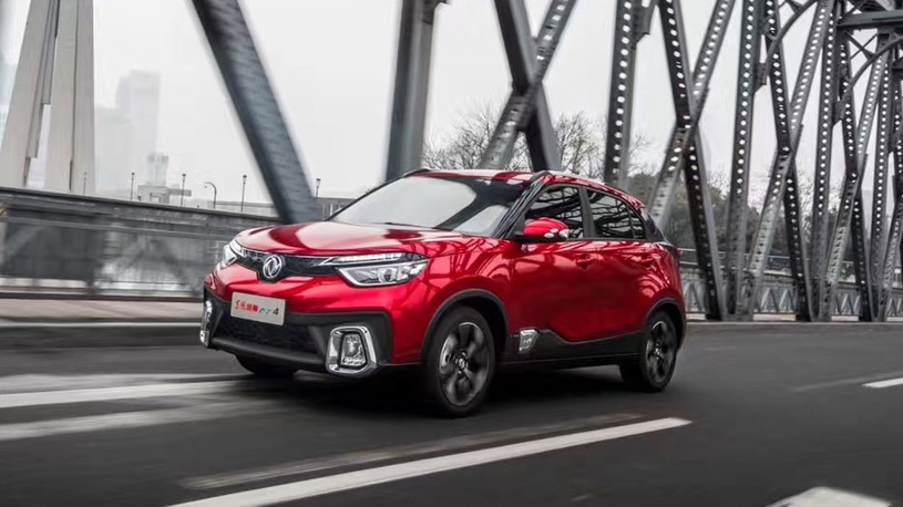 В России представили два новых кроссовера Dongfeng