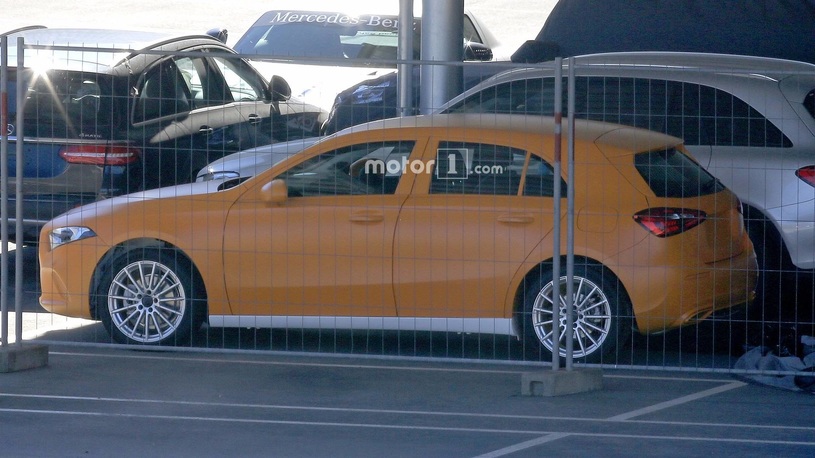Benz покажет новый хэтчбек A-Class весной 2018 года Benz покажет новый хэтчбек A-Class весной 2018 года