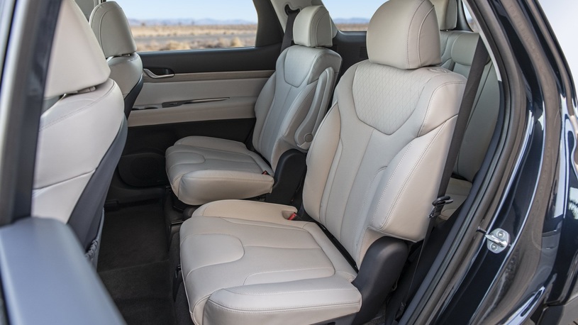 8 мест, V6, почти 5 м длины: Hyundai раскрыла флагманский кроссовер