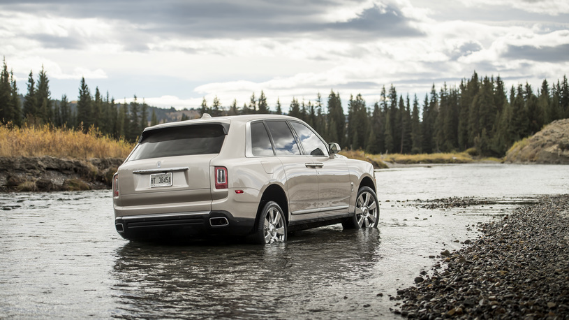 В Россию приехал ультрароскошный Rolls-Royce Cullinan за 25 млн рублей