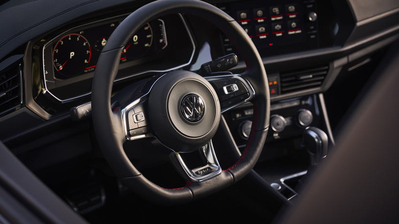 Официально представлен "заряженный" седан Volkswagen Jetta
