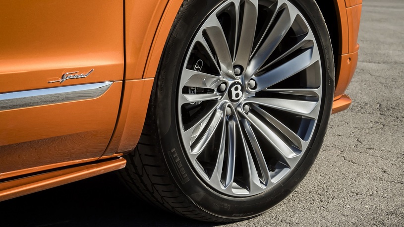 Новый Бентли Bentayga на 1 км/ч уделал Lamborghini Urus