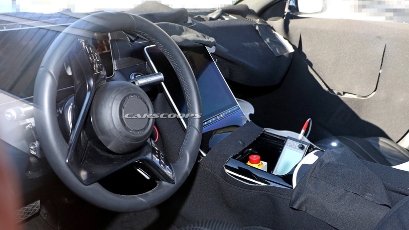 Новый Mercedes-Benz S-класса получит огромный монитор