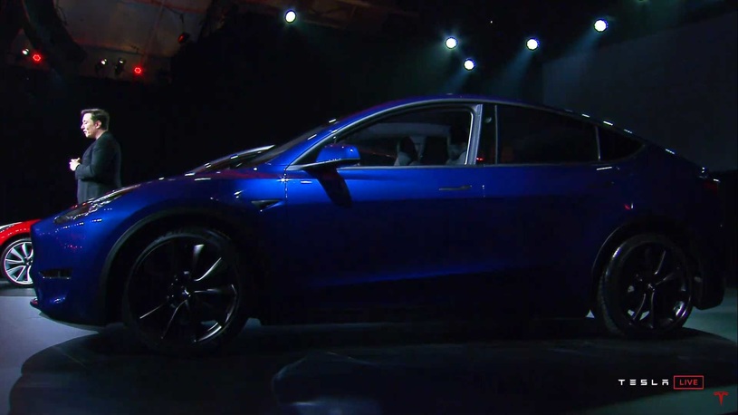 Кроссовер Tesla Model Y: покров тайны сорван, цены озвучены