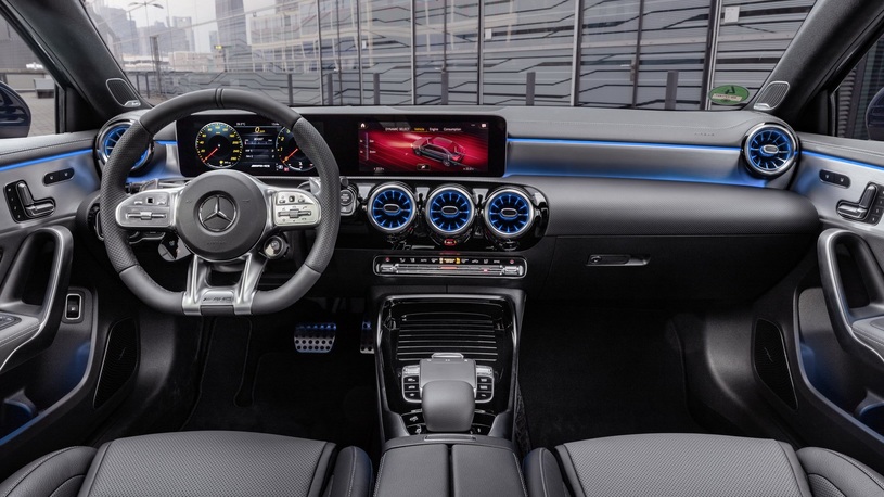 Официально представлен "подогретый" седан Mercedes-AMG A-класса 