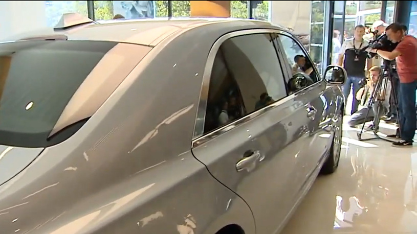 Дороже "Майбаха": официально названа цена российского Aurus Senat S600!