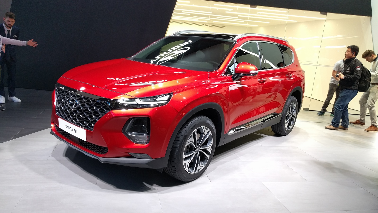 Ново 4 поколение. Hyundai Santa Fe 2020 Red. Красная Хундай Санта Фе 2020. Хендай Санта Фе 4 поколение красная. Новый Хендай паркетник Парадайз.