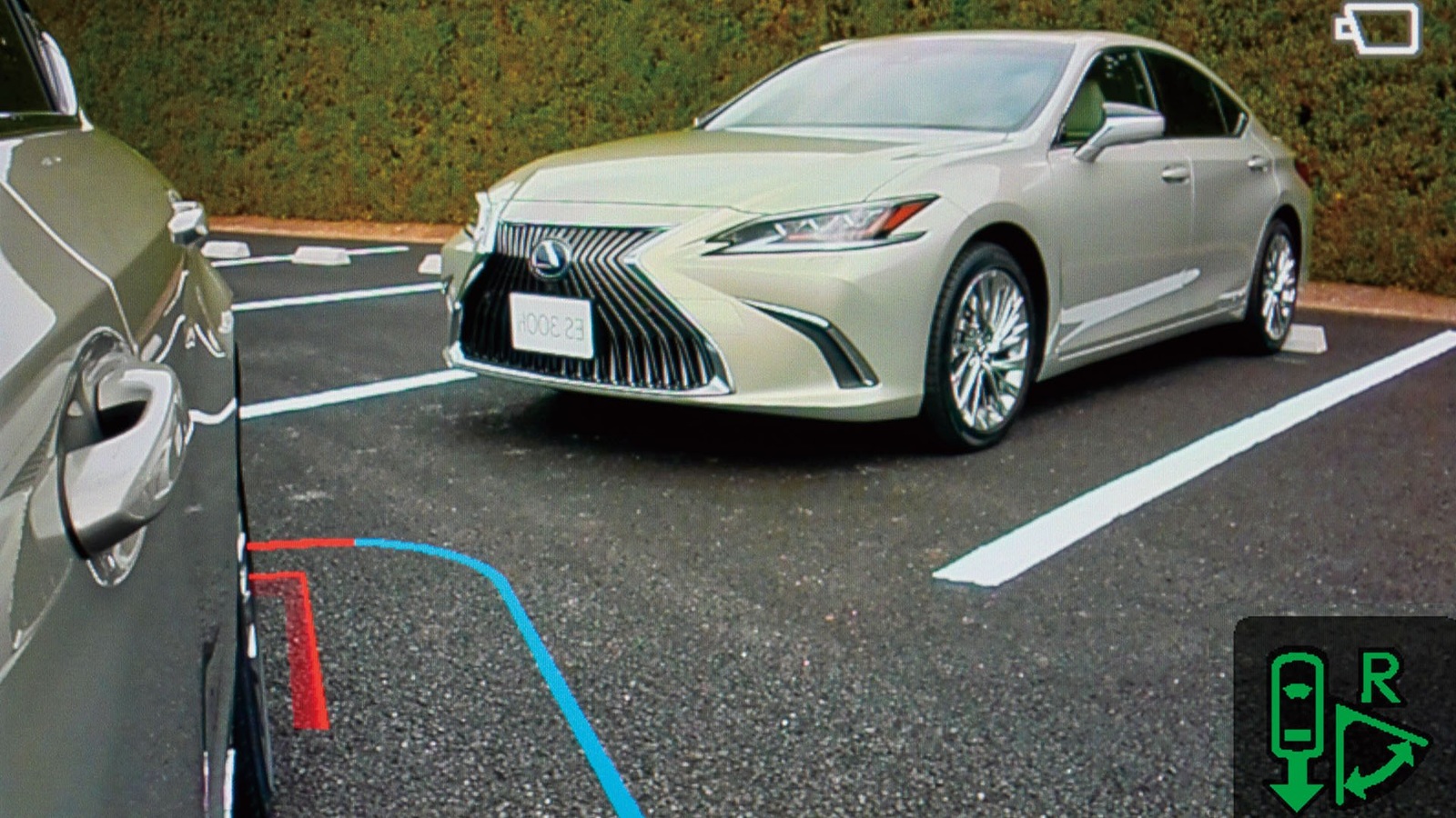 Новый Lexus ES вышел в продажу без боковых зеркал