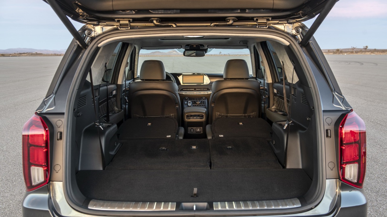 8 мест, V6, почти 5 м длины: Hyundai раскрыла флагманский кроссовер