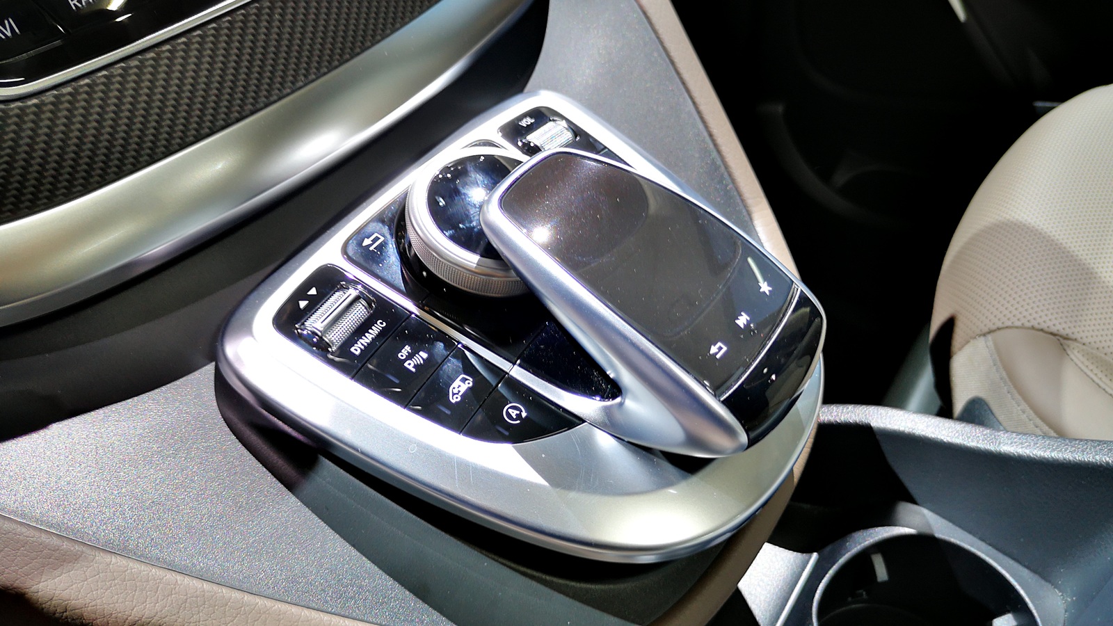 Премьера обновленного Mercedes-Benz V-Класса: ждем в России!