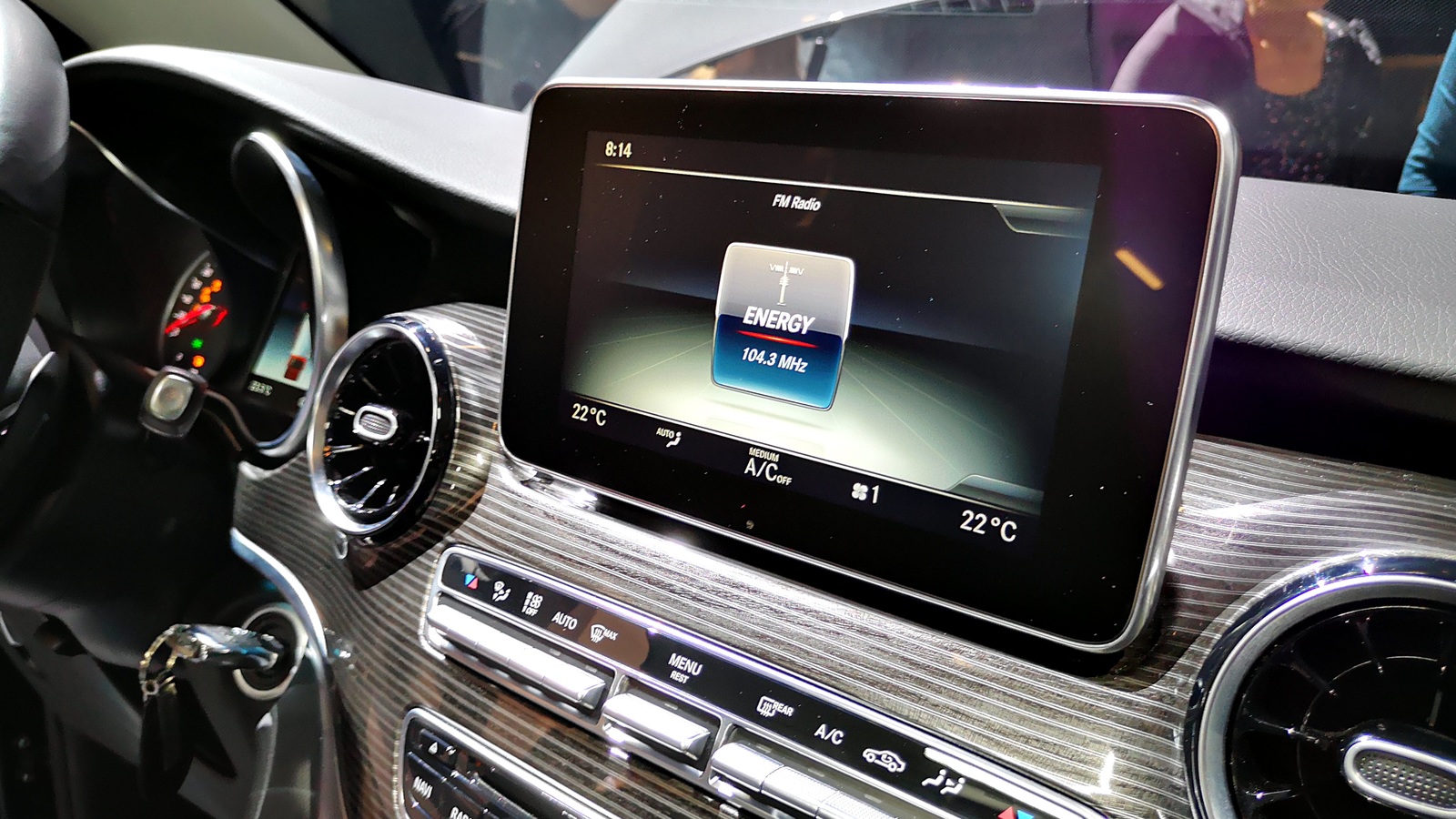 Премьера обновленного Mercedes-Benz V-Класса: ждем в России!