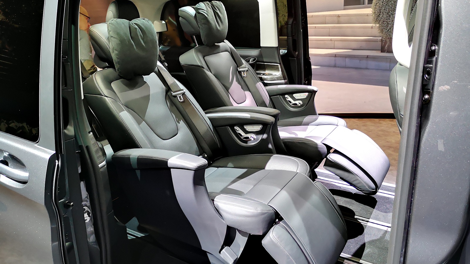 Премьера обновленного Mercedes-Benz V-Класса: ждем в России!