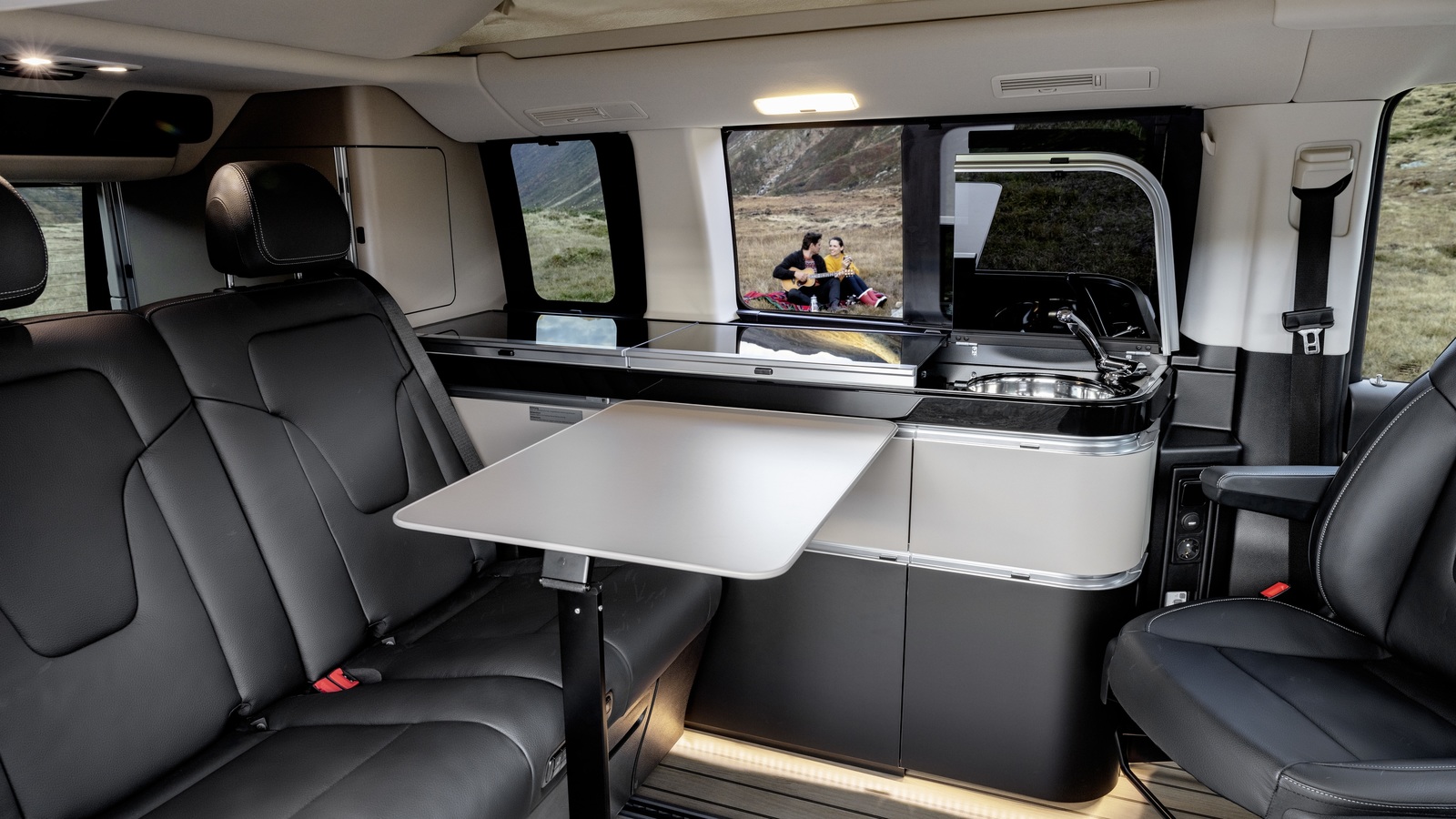 Премьера обновленного Mercedes-Benz V-Класса: ждем в России!