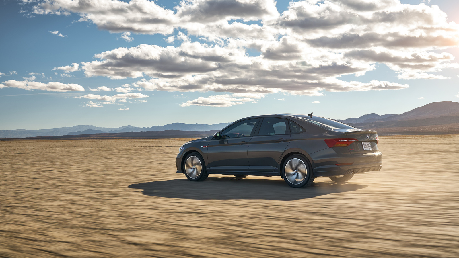 Официально представлен "заряженный" седан Volkswagen Jetta