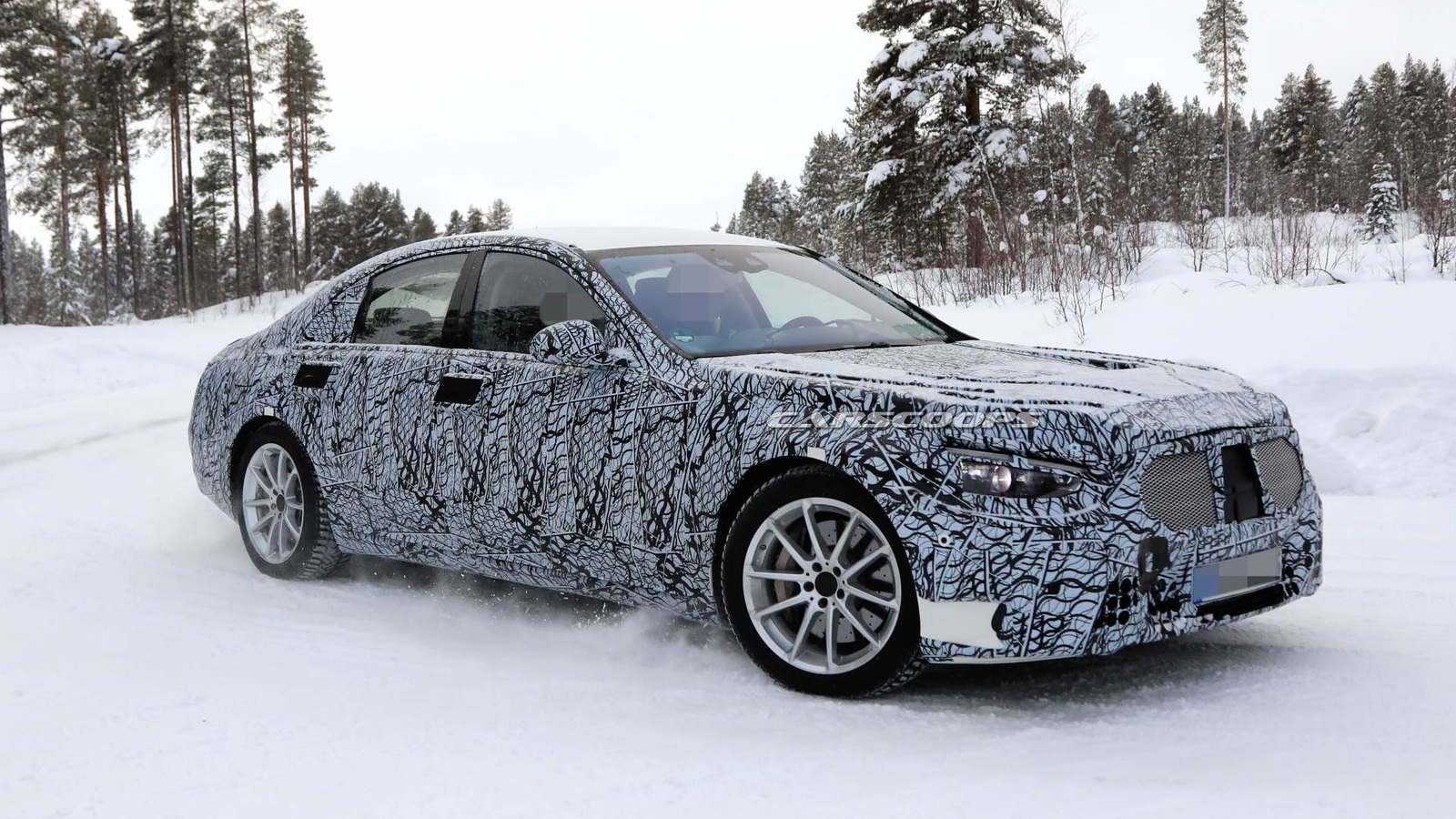 Новый Mercedes-Benz S-класса получит огромный монитор