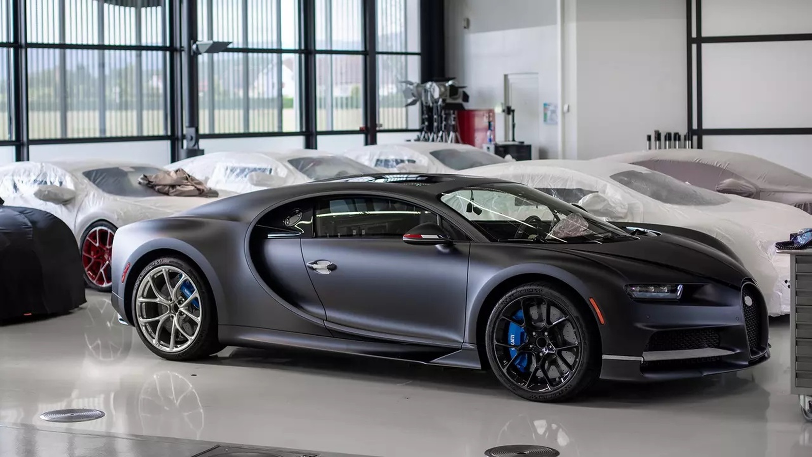 Bugatti выпустила 200-й Chiron и показала процесс производства гиперкара
