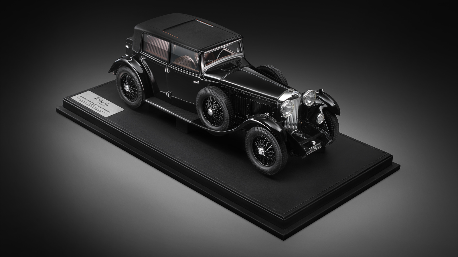 Почти как Lada: купившие особый Bentley за 26 млн получат второй в подарок!