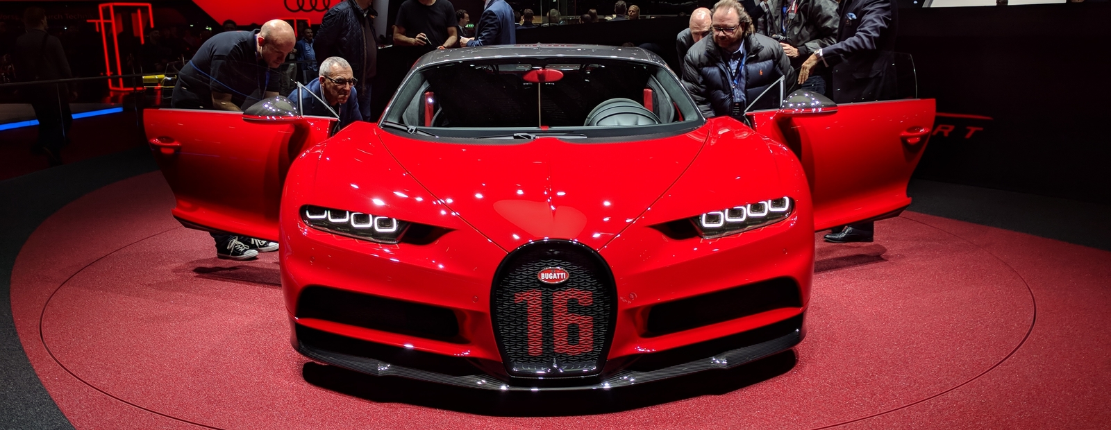 Bugatti Chiron Sport получил карбон даже там, где не ожидаешь