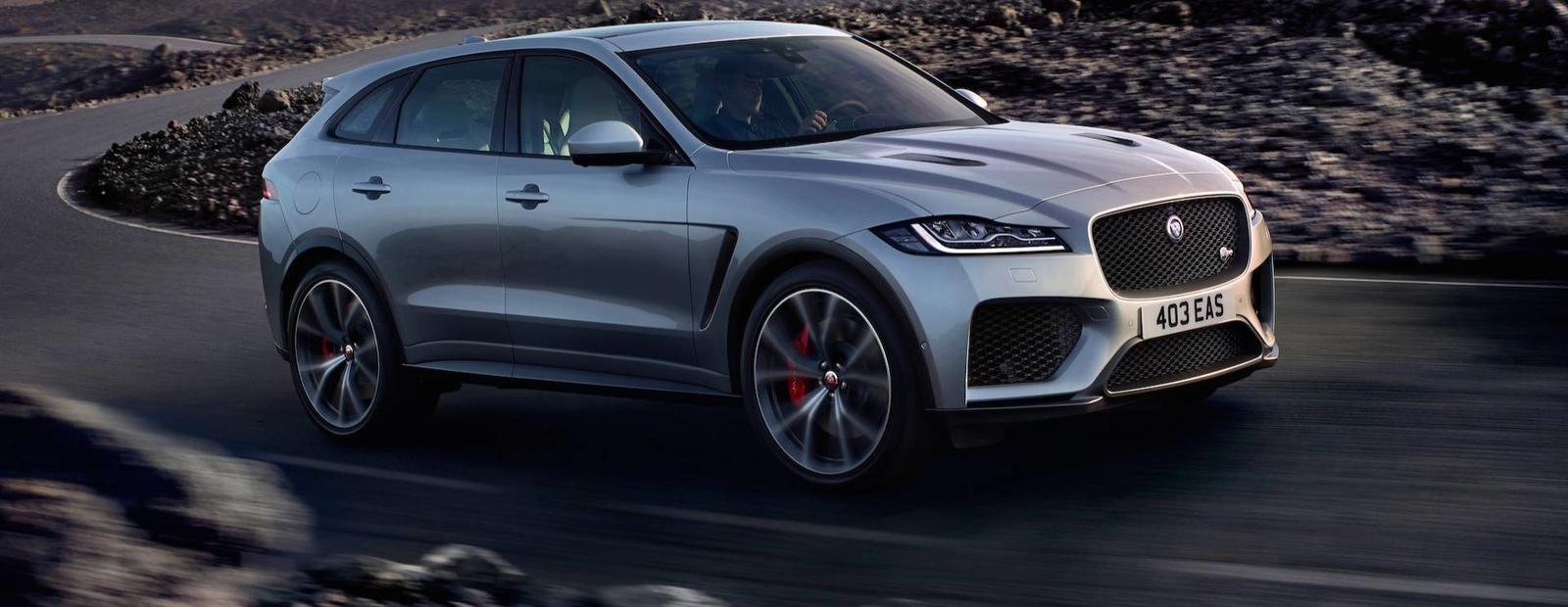 Компания Jaguar представила очень быстрый кроссовер F-Pace