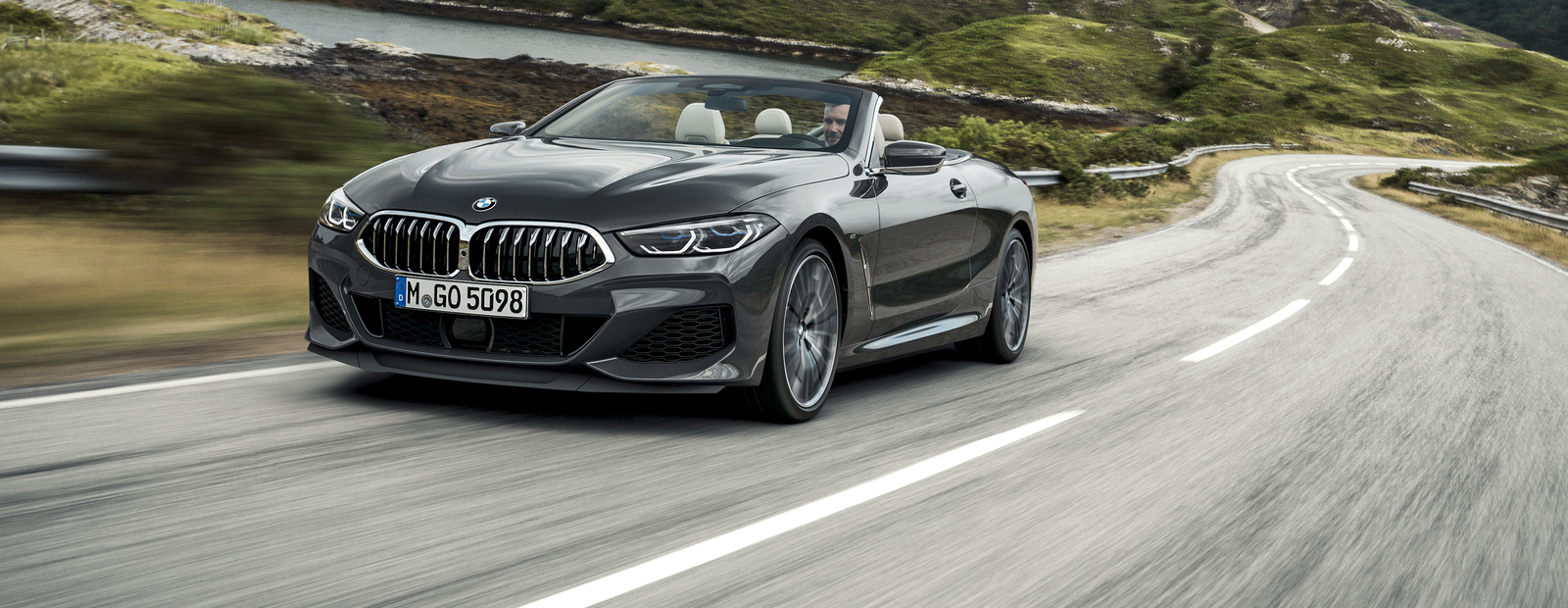 BMW неожиданно объявила российские цены на кабриолет 8 серии