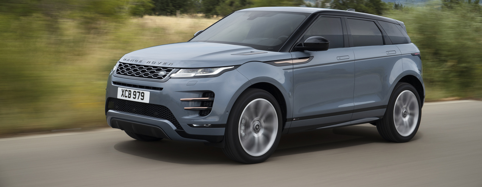 Новый Range Rover Evoque: прозрачный капот, ИИ, зеркало-экран и брод в 0,6 м 