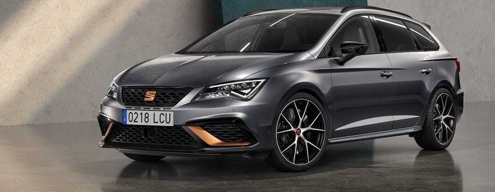 Очень быстрый универсал Leon Cupra лишился маркировки Seat