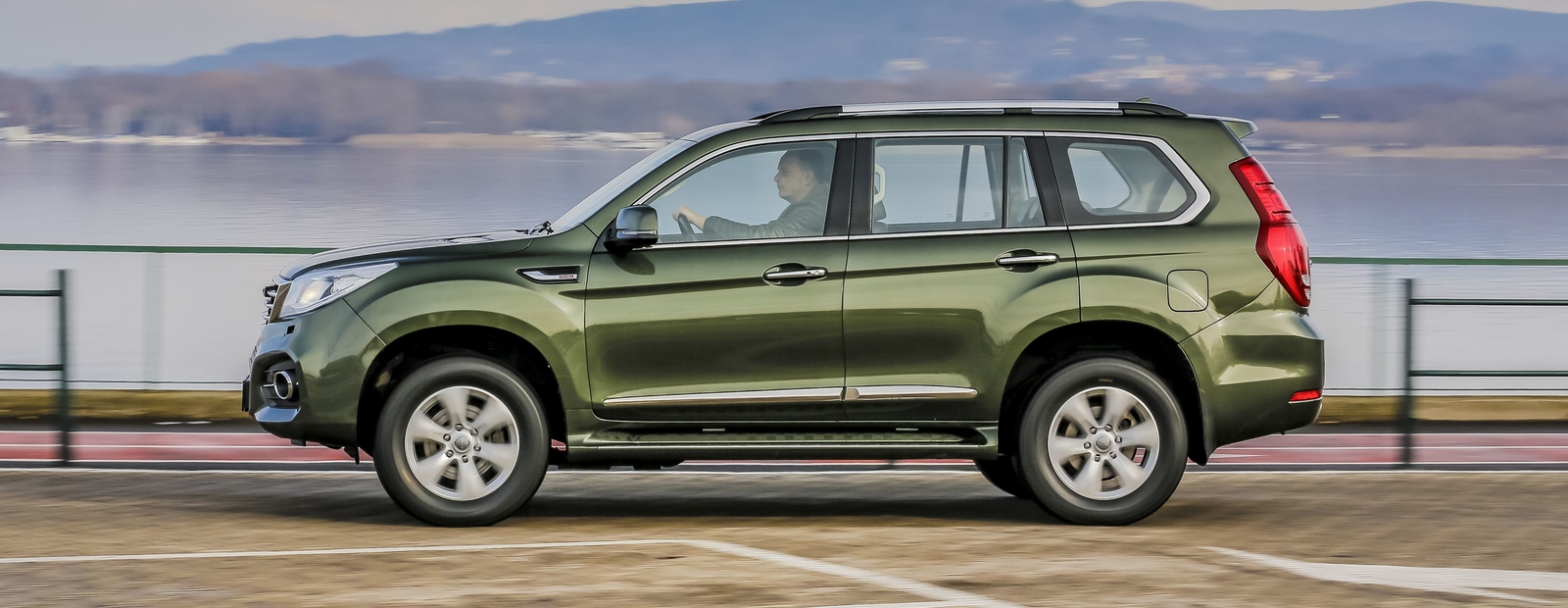 В России начали продавать "китайца", который дороже Toyota LC Prado