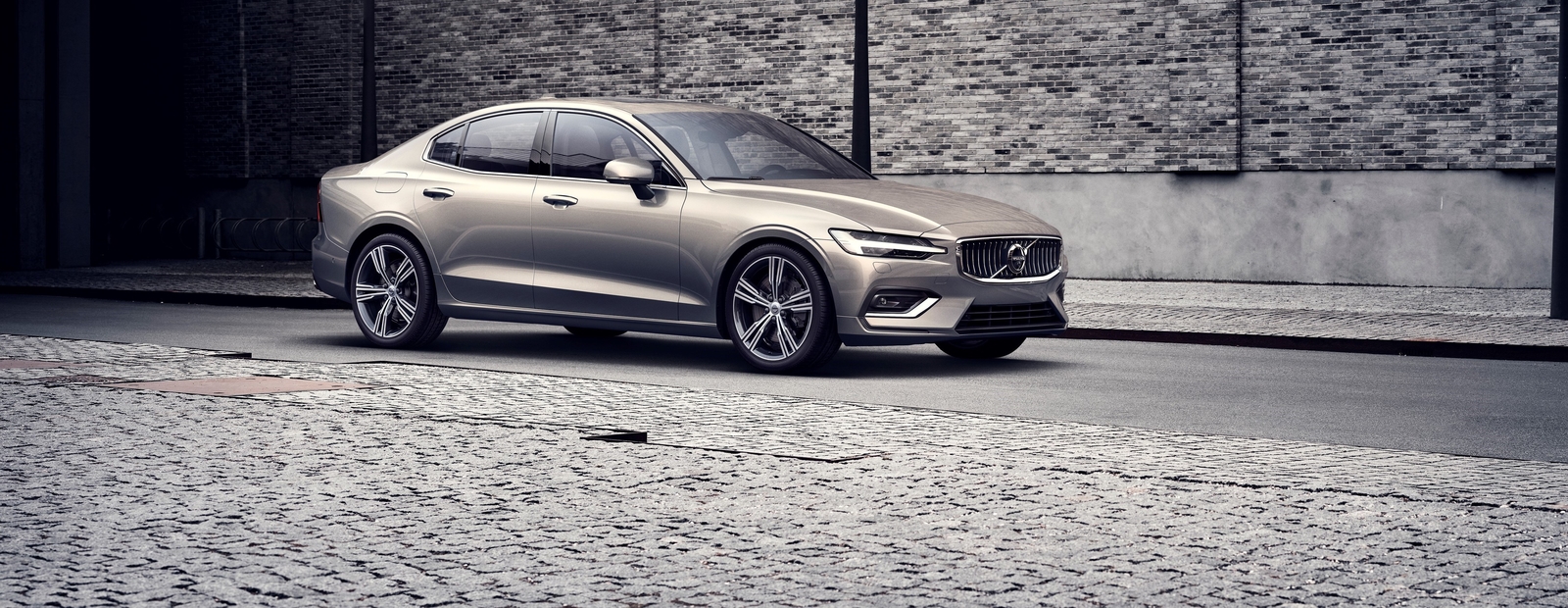 Volvo объявила российские цены на спортседан S60