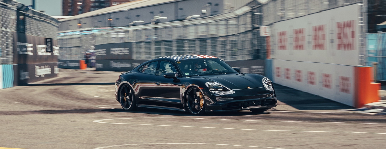 Porsche рассекретила спецификации электрических "Тайканов"