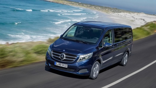 В России из-за подушек безопасности отзывают Mercedes-Benz V-Class
