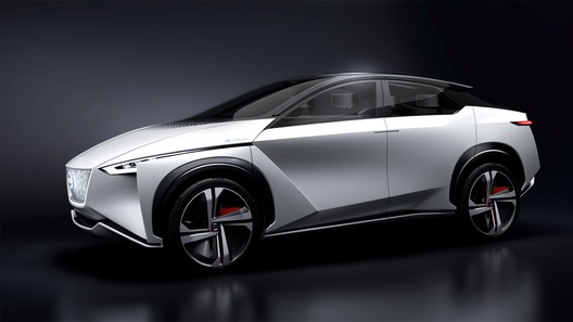 Nissan хочет продавать по миллиону электрокаров и гибридов ежегодно