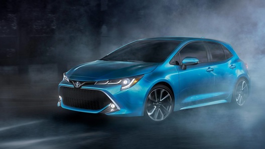 Toyota показала новую «Короллу» в кузове хэтчбек