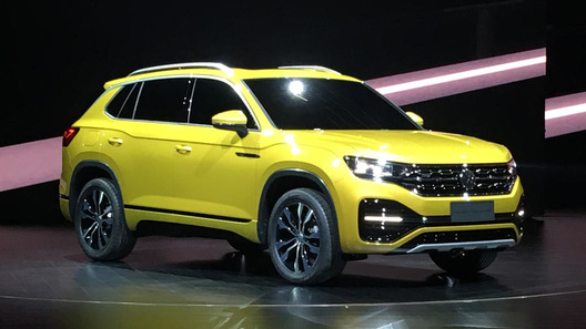 Фольксваген Touareg обновленного поколения превратился в паркетный кроссовер Фольксваген Touareg обновленного поколения превратился в паркетный кроссовер