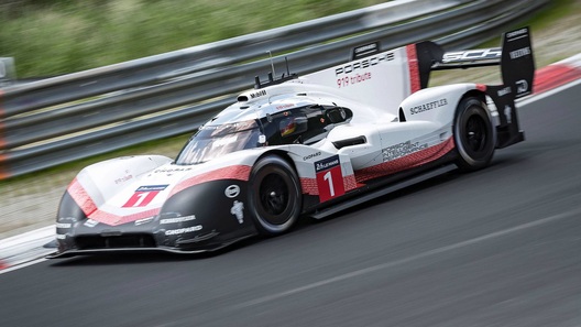 Porsche установил абсолютный рекорд легендарного Нюрбургринга