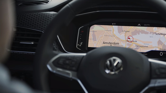 Вот каким будет интерьер маленького кроссовера Volkswagen (видео)