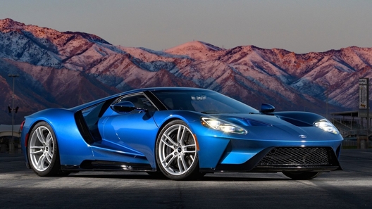 Ford увеличит тираж суперкара GT: спрос слишком высок