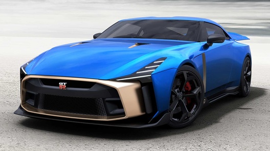 Nissan открыл продажи суперкара за 76 млн рублей