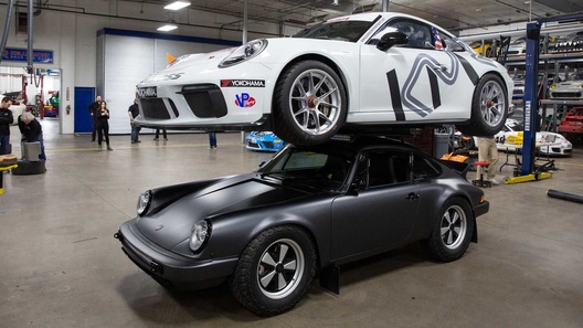 Представлен уникальный внедорожный Porsche 911 с мультифункциональной крышей