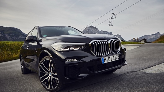 BMW X5 превратилась в быстрый и "зеленый" гибрид