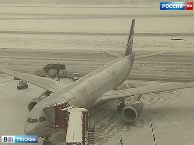 Непогода внесла коррективы в работу московских аэропортов